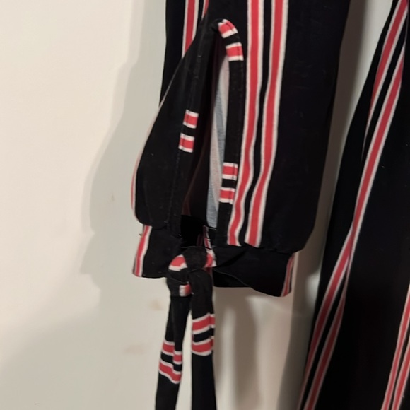 Derek Heart long sleeve jumpsuit for women. Size M - Picture 3 of 7